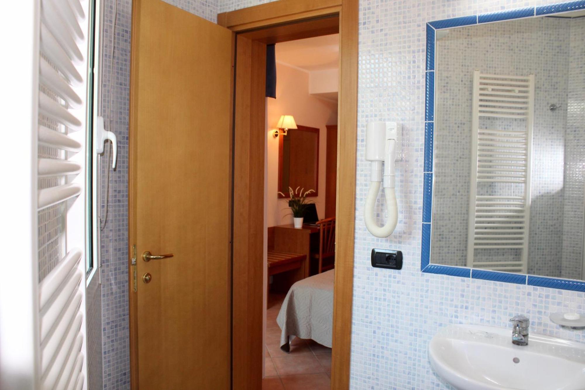 Hotel Jole Чезенатико Экстерьер фото