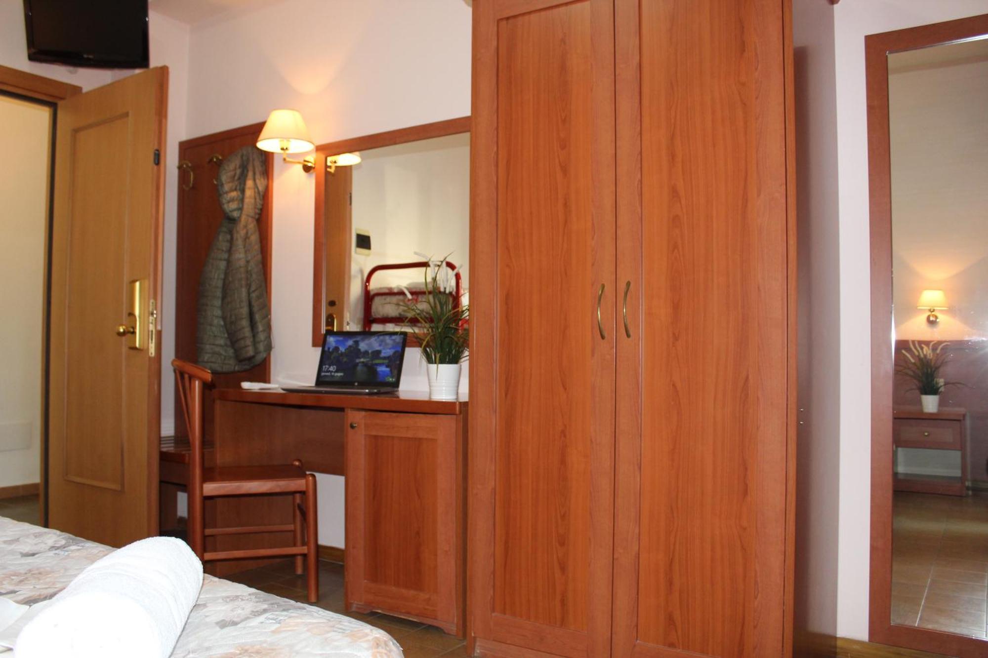 Hotel Jole Чезенатико Экстерьер фото