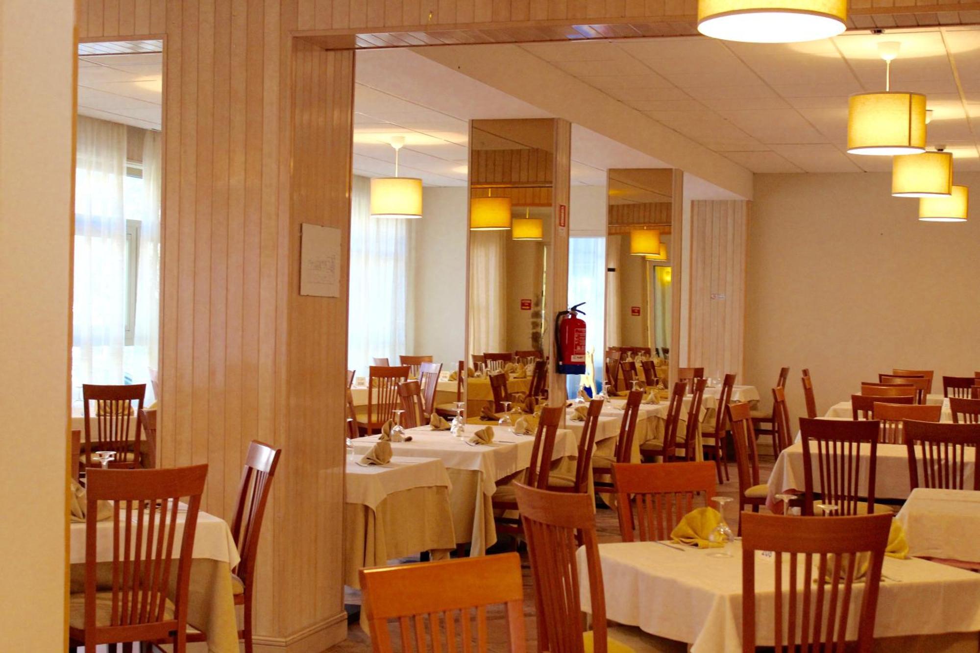Hotel Jole Чезенатико Экстерьер фото